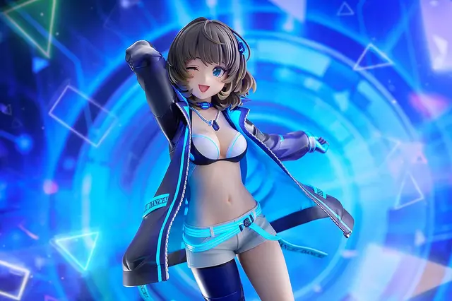 ジャケットの下には大胆なダンス衣装！『デレマス』より「高垣楓」1/7スケールフィギュアが予約受付開始ーブラックライトを当てることで青く発光