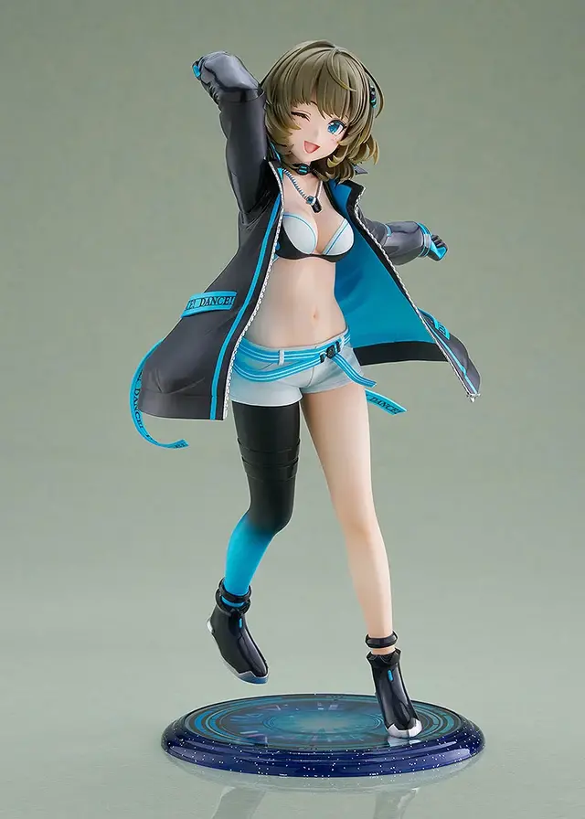 ジャケットの下には大胆なダンス衣装！『デレマス』より「高垣楓」1/7スケールフィギュアが予約受付開始ーブラックライトを当てることで青く発光