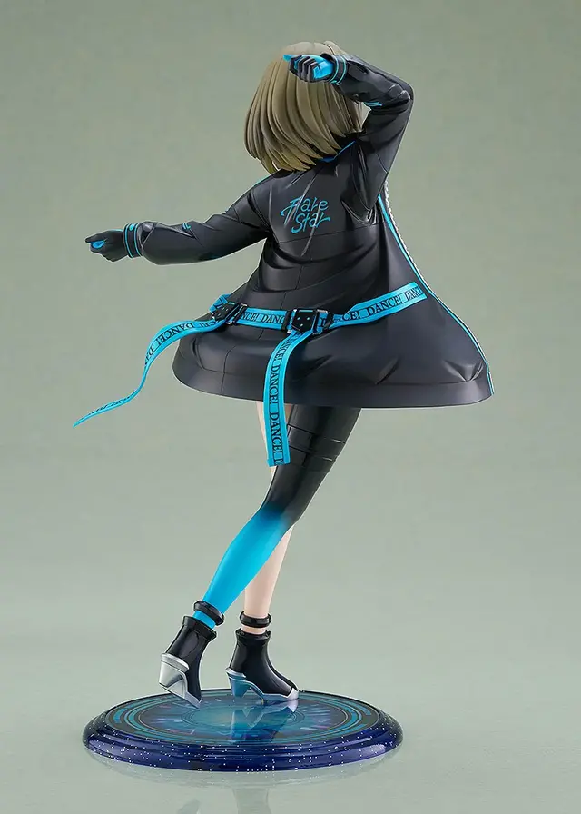 ジャケットの下には大胆なダンス衣装！『デレマス』より「高垣楓」1/7スケールフィギュアが予約受付開始ーブラックライトを当てることで青く発光