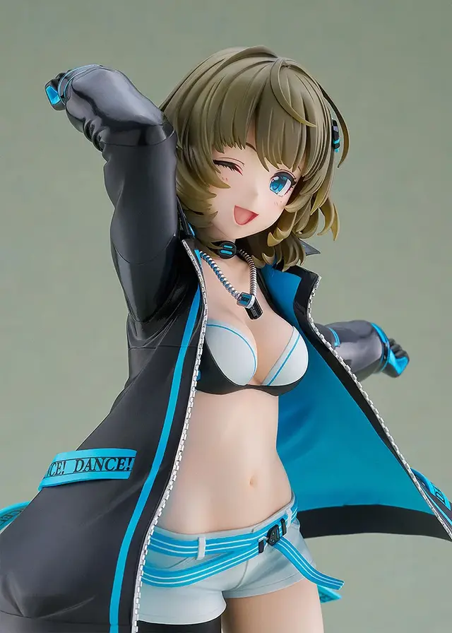 ジャケットの下には大胆なダンス衣装！『デレマス』より「高垣楓」1/7スケールフィギュアが予約受付開始ーブラックライトを当てることで青く発光