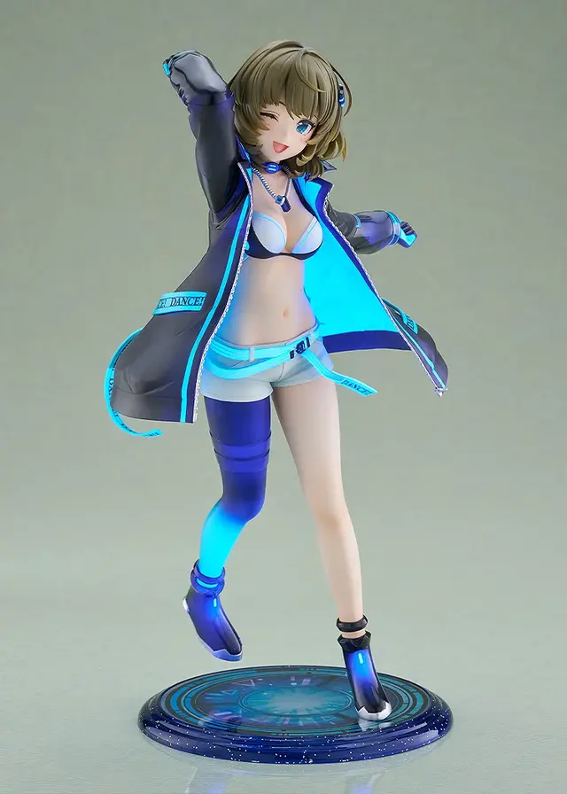 ジャケットの下には大胆なダンス衣装！『デレマス』より「高垣楓」1/7スケールフィギュアが予約受付開始ーブラックライトを当てることで青く発光