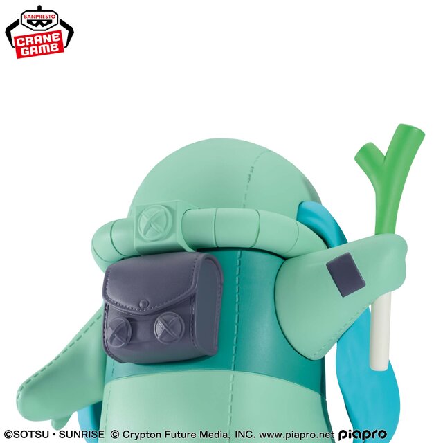 右手にネギを持った姿がキュート！「ガンダム」×「初音ミク」コラボの“ザクの着ぐるみ”フィギュアが9月4日より順次プライズ展開