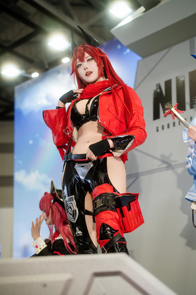 レッドフード『勝利の女神:NIKKE』／Yasal（X：@Yasal_170）