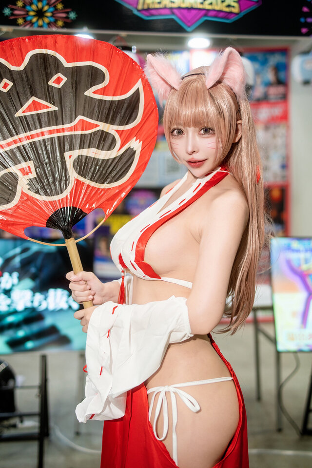 お狐様／かがみ。もち（X：@kagamisou）【COS★FES TREASUREブース】