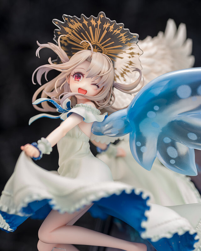 写真立てから飛び出したイリヤの素肌がチラ見せ！「プリズマ☆イリヤ」シリーズ15周年記念イラストが立体化