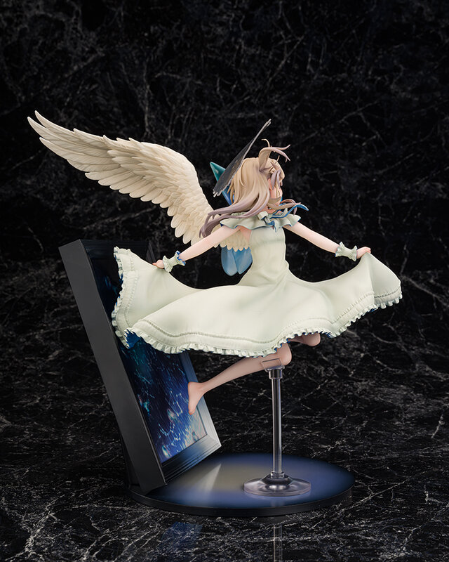 写真立てから飛び出したイリヤの素肌がチラ見せ！「プリズマ☆イリヤ」シリーズ15周年記念イラストが立体化
