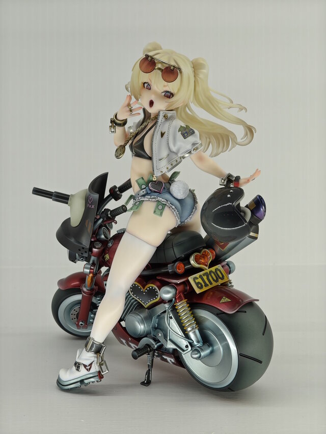 ムチムチ太ももに際どい衣装…！『アズレン』8周年リアルイベントで新作フィギュア多数展示―どれもこれもやっぱり過激