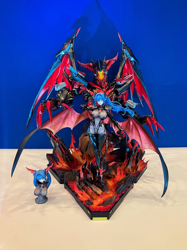 ムチムチ太ももに際どい衣装…！『アズレン』8周年リアルイベントで新作フィギュア多数展示―どれもこれもやっぱり過激