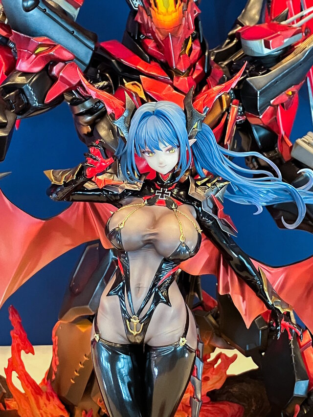 ムチムチ太ももに際どい衣装…！『アズレン』8周年リアルイベントで新作フィギュア多数展示―どれもこれもやっぱり過激