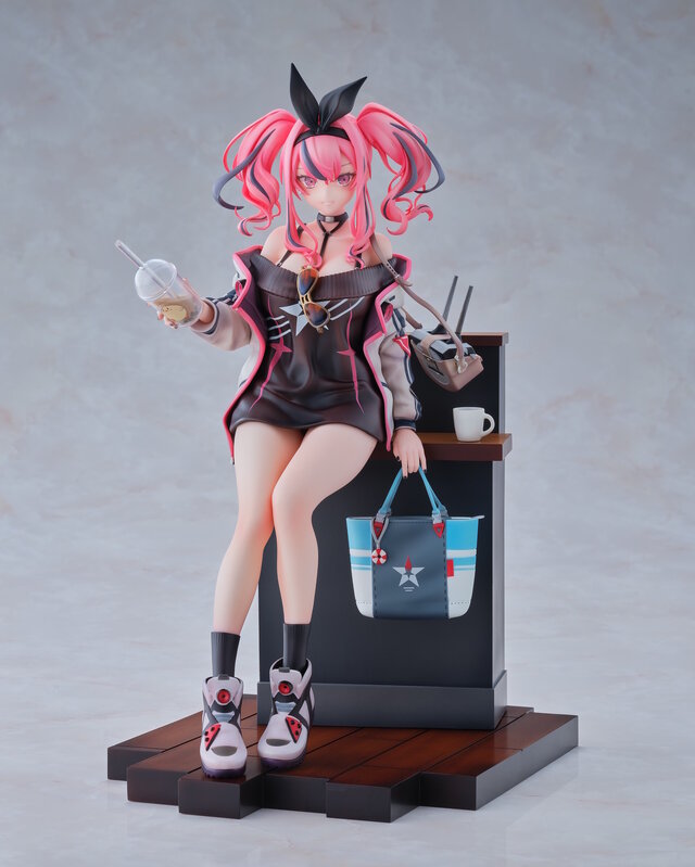 ムチムチ太ももに際どい衣装…！『アズレン』8周年リアルイベントで新作フィギュア多数展示―どれもこれもやっぱり過激