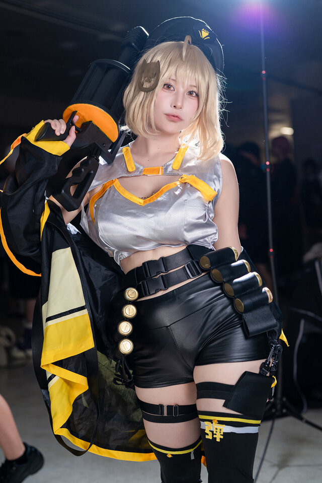 アニス『勝利の女神:NIKKE』／なぎしゃ（X：@nagisha___cos）