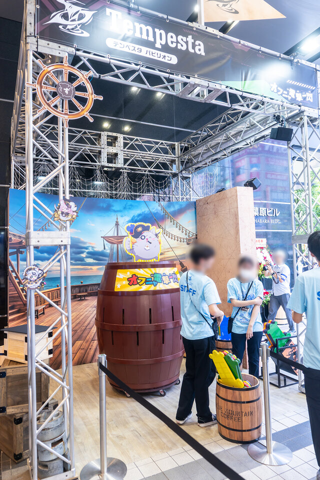 【コスプレ】『アズレン』8周年記念したお祭りが秋葉原で開催！指揮官を沸かせた美女コスプレイヤー、個性あふれる展示が最高すぎた【写真64枚】
