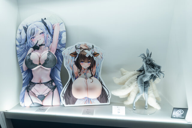 【コスプレ】『アズレン』8周年記念したお祭りが秋葉原で開催！指揮官を沸かせた美女コスプレイヤー、個性あふれる展示が最高すぎた【写真64枚】