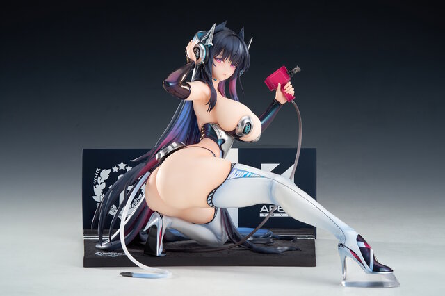 大胆すぎるレースクイーン衣装！『アズレン』より「ストラスブール」が着せ替え「謡精舞うサーキット」の姿で立体化