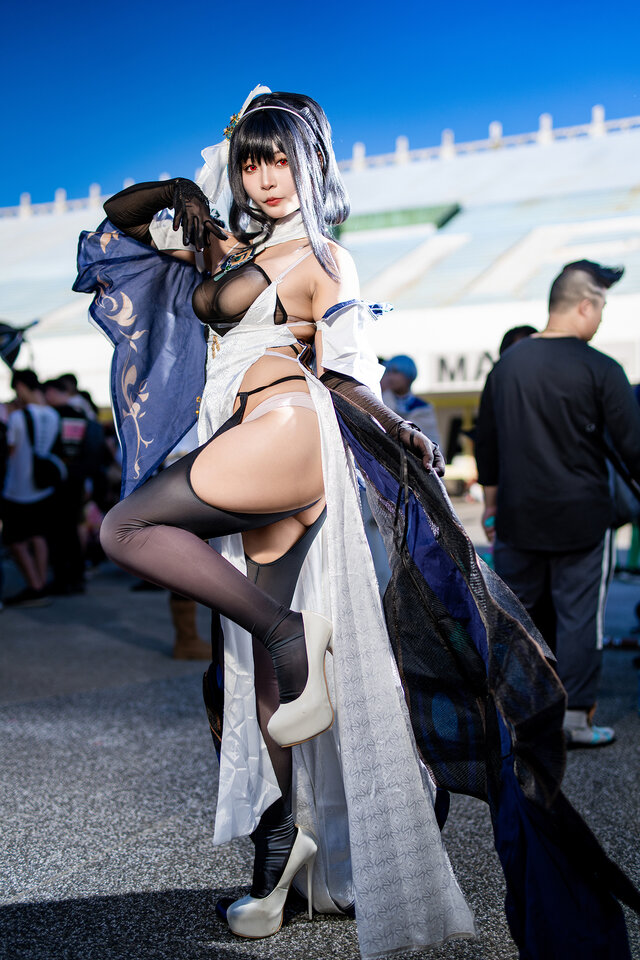 鎮海『アズールレーン』／鶴葵（X：@tsuru_Cosplay、Instagram：tsuru_cos_aoi）【台湾】