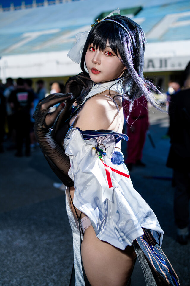 鎮海『アズールレーン』／鶴葵（X：@tsuru_Cosplay、Instagram：tsuru_cos_aoi）【台湾】
