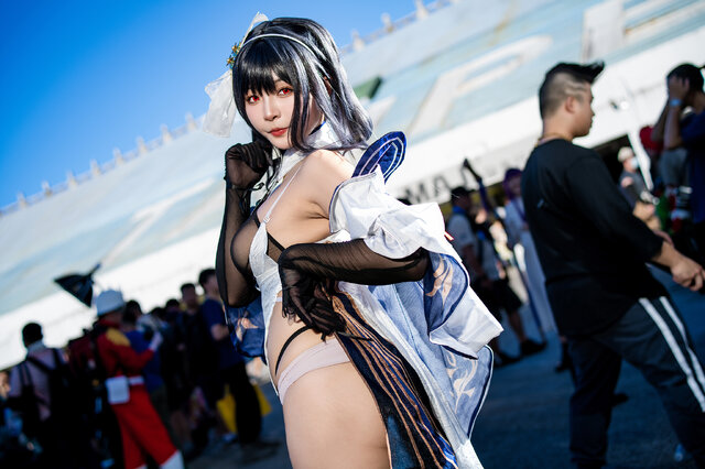 鎮海『アズールレーン』／鶴葵（X：@tsuru_Cosplay、Instagram：tsuru_cos_aoi）【台湾】