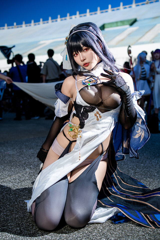 鎮海『アズールレーン』／鶴葵（X：@tsuru_Cosplay、Instagram：tsuru_cos_aoi）【台湾】