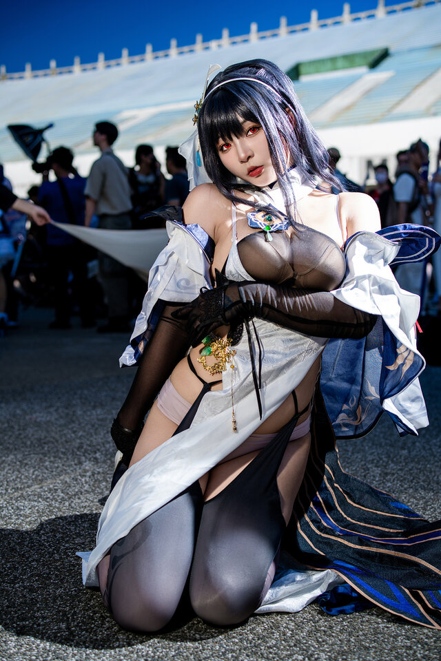 鎮海『アズールレーン』／鶴葵（X：@tsuru_Cosplay、Instagram：tsuru_cos_aoi）【台湾】