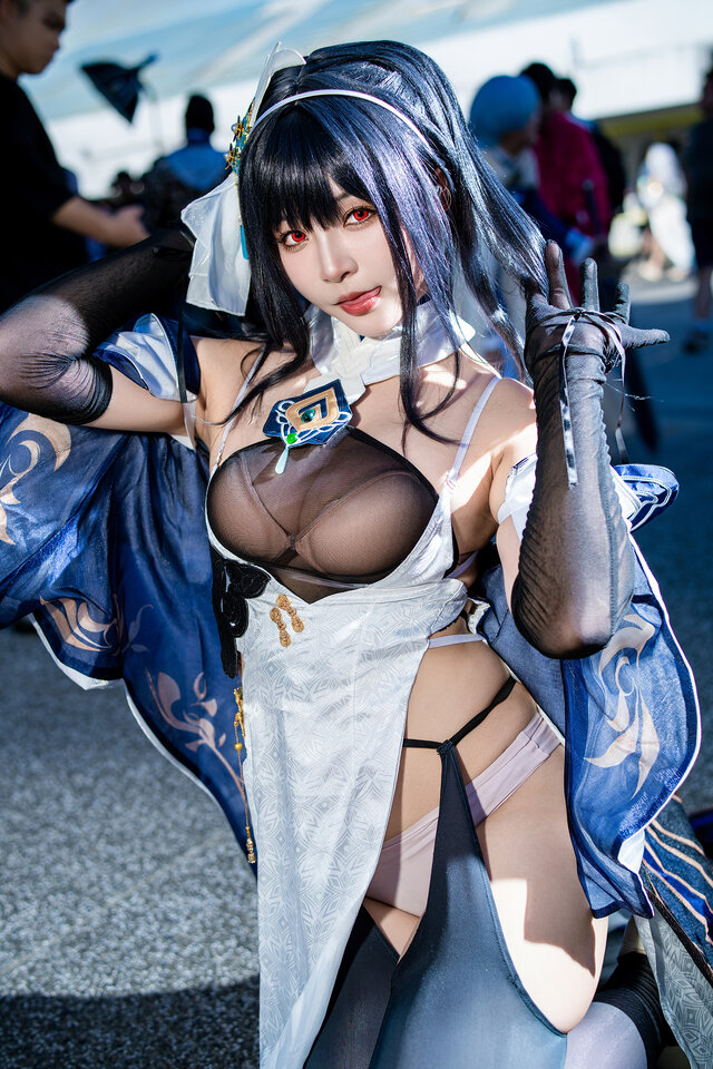 鎮海『アズールレーン』／鶴葵（X：@tsuru_Cosplay、Instagram：tsuru_cos_aoi）【台湾】