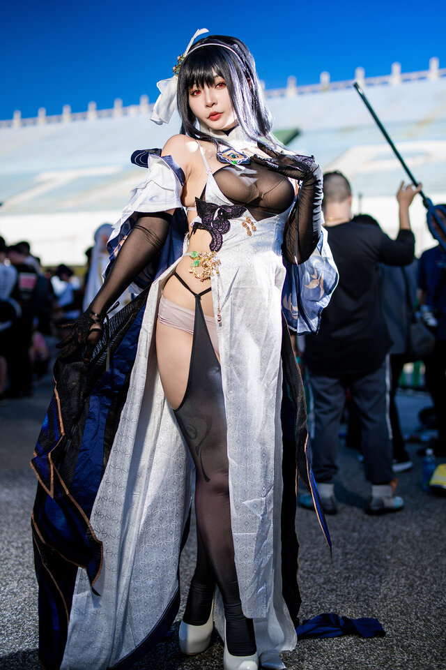 鎮海『アズールレーン』／鶴葵（X：@tsuru_Cosplay、Instagram：tsuru_cos_aoi）【台湾】