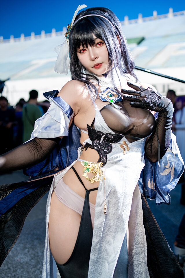 鎮海『アズールレーン』／鶴葵（X：@tsuru_Cosplay、Instagram：tsuru_cos_aoi）【台湾】