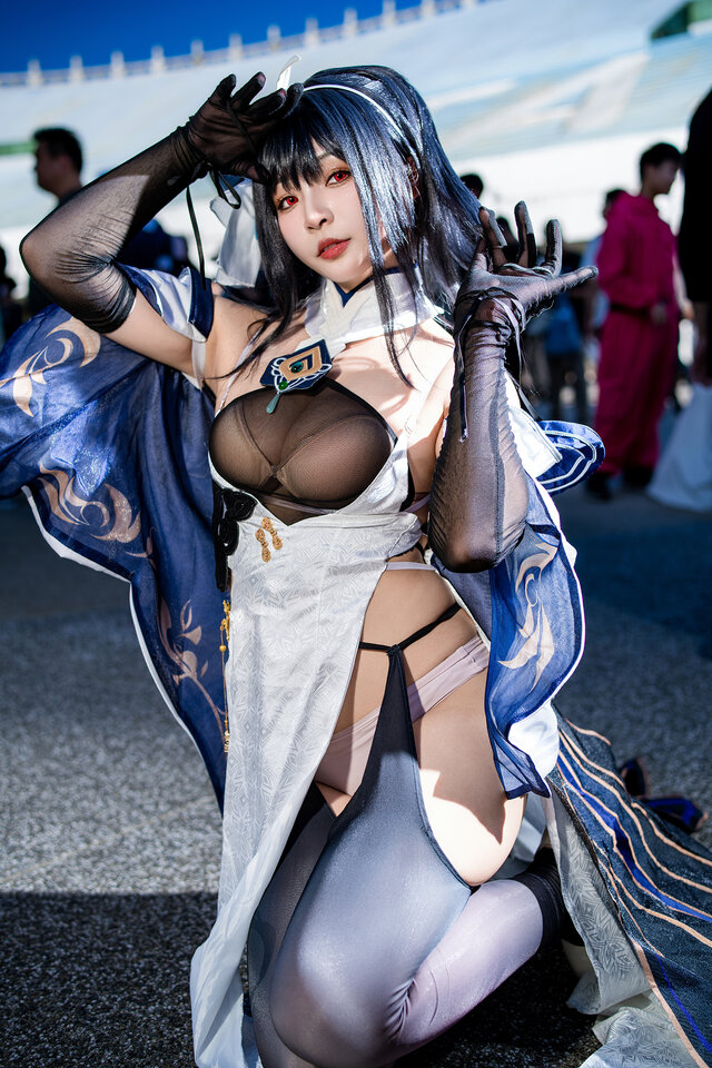鎮海『アズールレーン』／鶴葵（X：@tsuru_Cosplay、Instagram：tsuru_cos_aoi）【台湾】