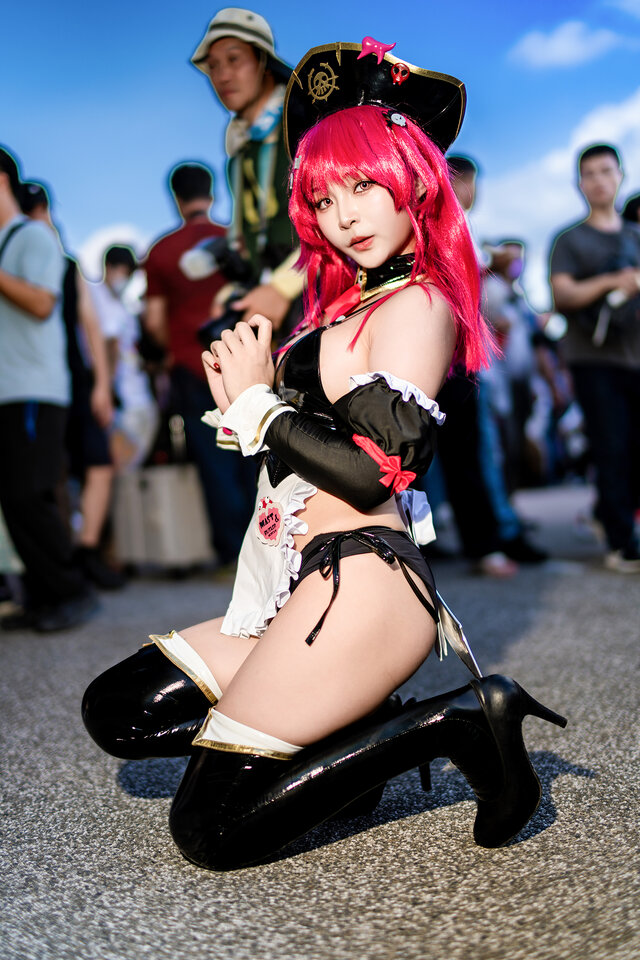 マスト：ロマンチックメイド『勝利の女神:NIKKE』／鶴葵（X：@tsuru_Cosplay、Instagram：tsuru_cos_aoi）