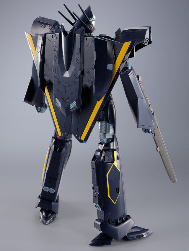 「マクロス7」ガムリン木崎が駆る「ステルスバルキリー」をDX超合金で立体化！ステルス性重視の機体形状、ファイター形態での薄さを再現