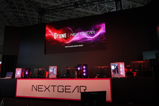 NEXTGEAR新製品発表で開発中の変わり種ケースにびっくり。スモークとクリアを切り替えられるピラーレス―お得な期間限定クーポンも配布中【TGS2025】