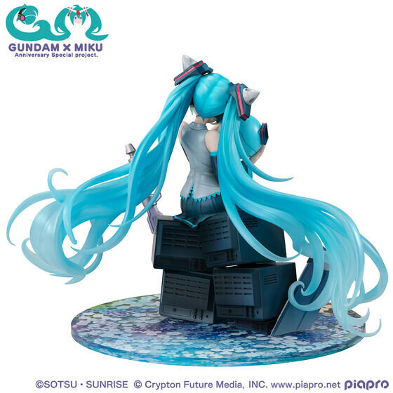 ガンダム45周年「初音ミク」×「ダブルオーガンダム」が1/7スケールフィギュア化！イラストレーター・Ixy氏によるイラストを繊細に表現
