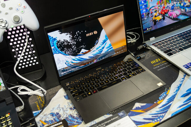 【TGS2025】美女コスプレイヤーと巡る！写真や動画編集、ゲーム配信におすすめの「MSI」最新ゲーミングノートPC4選【写真29枚】
