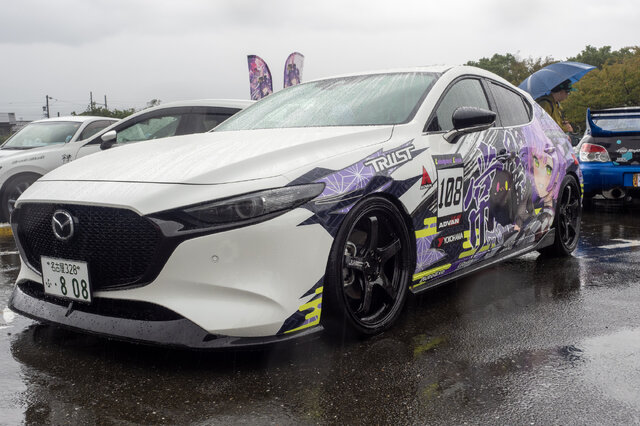人気VTuberにウマ娘、初音ミクまで！雨にも負けなかった痛車＆痛バイクを取材【第九回 天下無双 東西最強痛車決戦 フォトレポ】
