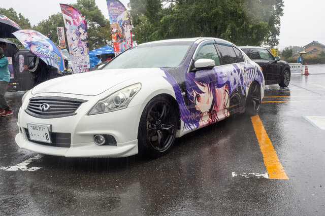 人気VTuberにウマ娘、初音ミクまで！雨にも負けなかった痛車＆痛バイクを取材【第九回 天下無双 東西最強痛車決戦 フォトレポ】