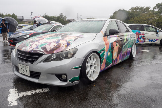 人気VTuberにウマ娘、初音ミクまで！雨にも負けなかった痛車＆痛バイクを取材【第九回 天下無双 東西最強痛車決戦 フォトレポ】