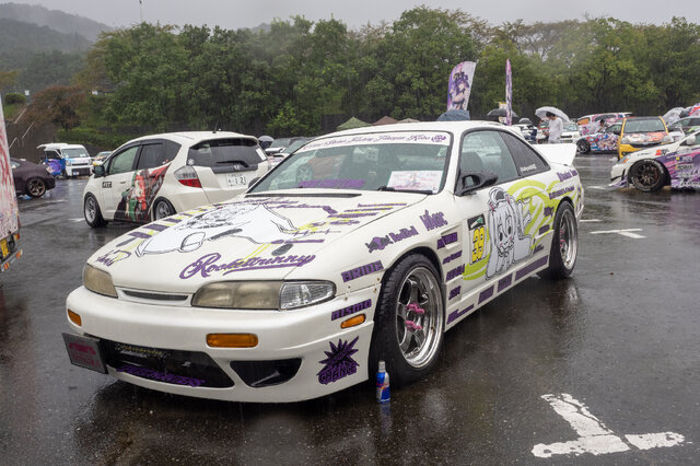 人気VTuberにウマ娘、初音ミクまで！雨にも負けなかった痛車＆痛バイクを取材【第九回 天下無双 東西最強痛車決戦 フォトレポ】