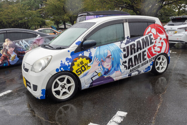 人気VTuberにウマ娘、初音ミクまで！雨にも負けなかった痛車＆痛バイクを取材【第九回 天下無双 東西最強痛車決戦 フォトレポ】