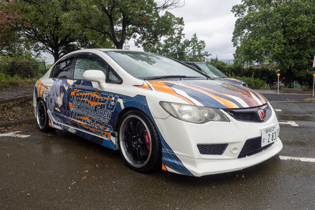 人気VTuberにウマ娘、初音ミクまで！雨にも負けなかった痛車＆痛バイクを取材【第九回 天下無双 東西最強痛車決戦 フォトレポ】
