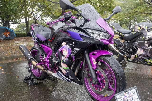 人気VTuberにウマ娘、初音ミクまで！雨にも負けなかった痛車＆痛バイクを取材【第九回 天下無双 東西最強痛車決戦 フォトレポ】
