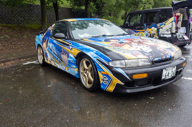 人気VTuberにウマ娘、初音ミクまで！雨にも負けなかった痛車＆痛バイクを取材【第九回 天下無双 東西最強痛車決戦 フォトレポ】
