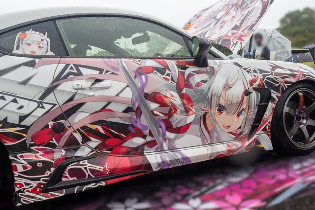 常闇トワ様の「マツダ3」に輪堂千速のヤマハバイクも！岐阜に集まったホロライブの痛車・痛バイクまとめ【第九回 天下無双 東西最強痛車決戦 フォトレポ】