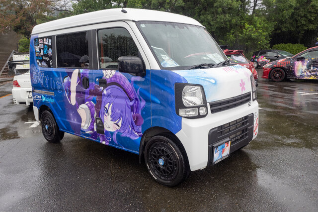 常闇トワ様の「マツダ3」に輪堂千速のヤマハバイクも！岐阜に集まったホロライブの痛車・痛バイクまとめ【第九回 天下無双 東西最強痛車決戦 フォトレポ】