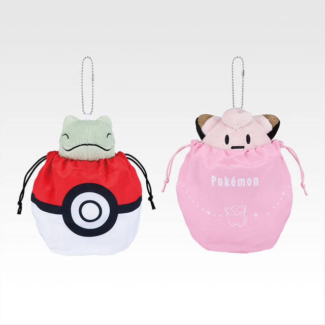 『ポケモン』新作一番くじの全ラインナップ公開！A賞はチコリータ、ポカブ、ワニノコのぬいぐるみが付いたモンスターボール型ゲームクッション