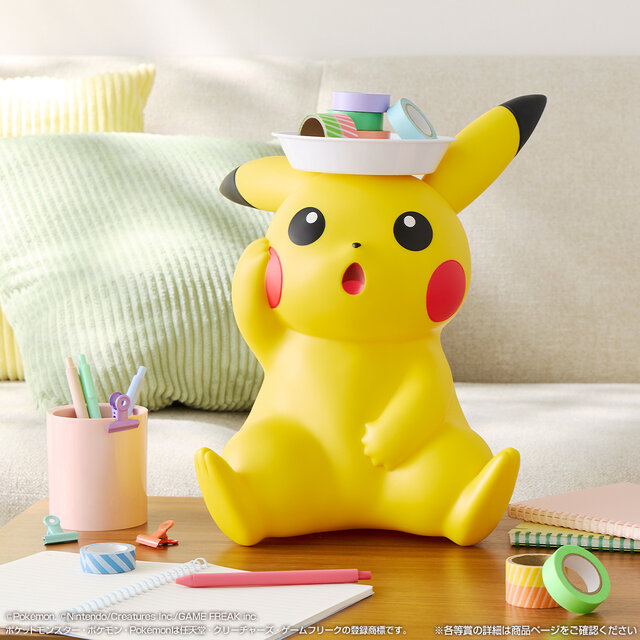 『ポケモン』新作一番くじの全ラインナップ公開！A賞はチコリータ、ポカブ、ワニノコのぬいぐるみが付いたモンスターボール型ゲームクッション