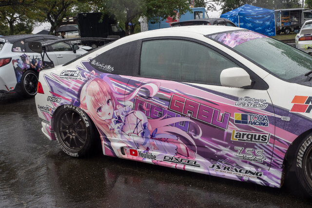 「あおぎり高校」に、Crazy Raccoon所属の人気VTuberまで！水もしたたる痛車まとめ【第九回 天下無双 東西最強痛車決戦 フォトレポ】