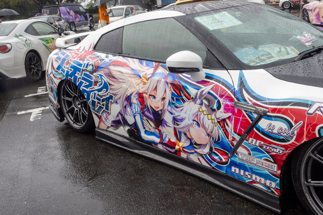 『ウマ娘』の痛車が集結！雨に負けない躍動感を放つ【第九回 天下無双 東西最強痛車決戦 フォトレポ】
