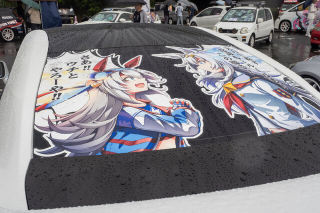 『ウマ娘』の痛車が集結！雨に負けない躍動感を放つ【第九回 天下無双 東西最強痛車決戦 フォトレポ】