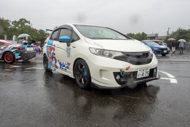 『ウマ娘』の痛車が集結！雨に負けない躍動感を放つ【第九回 天下無双 東西最強痛車決戦 フォトレポ】