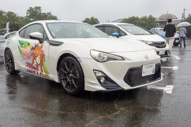 『ウマ娘』の痛車が集結！雨に負けない躍動感を放つ【第九回 天下無双 東西最強痛車決戦 フォトレポ】