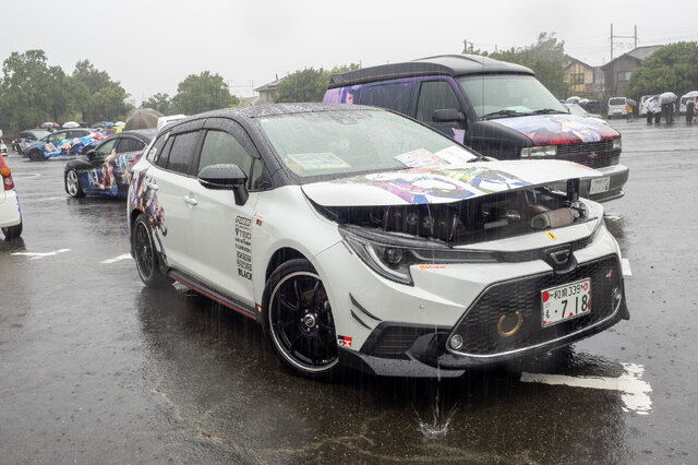 『ウマ娘』の痛車が集結！雨に負けない躍動感を放つ【第九回 天下無双 東西最強痛車決戦 フォトレポ】